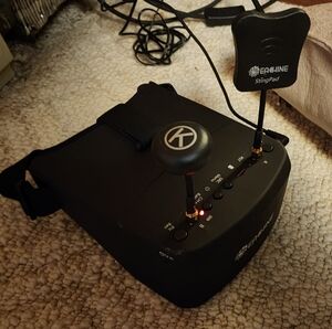 Eachine EV800 FPV goggles, commonly used for drone flying. Key features: FPV G